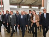نائب رئيس مجلس الوزراء للتنمية الصناعية وزير الصناعة والنقل ومحافظ الشرقية  يتفقدان مصانع مجموعة النساجون الشرقيون الرائدة في صناعة الغزل والنسيج بمدينة العاشر من رمضان ويشيدان بجودة الصناعات الوطنية