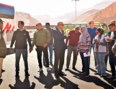 محافظ الأقصر يوجه برفع كفاءة الطرق السياحية بالبر الغربي