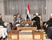 وزير الأوقاف يبحث مع سفير مصر إلى الفلبين سبل نقل التجربة المصرية في الوقاية من التطرف وتحقيق التعايش والانتماء الوطني