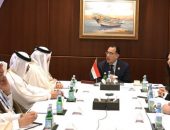 رئيس الوزراء يلتقي وفد رجال أعمال غرفة التجارة والصناعة القطرية لاستعراض عدد من الفرص الاستثمارية