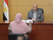 محافظ بني سويف يناقش شكاوى المواطنين ويوجه بسرعة تنفيذ الحلول خلال اللقاء الأسبوعي المفتوح