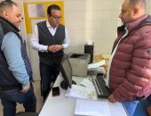 نائب رئيس مجلس الوزراء ووزير الصحة يتفقد مركز طب أسرة الشيراتون ويعفي المديرة ويحيل المقصرين للتحقيق