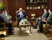 محافظ بني سويف يناقش مع مسؤولى شركة مصر لتأمينات الحياة تعزيز التعاون  في مجال التدريب وتوفير فرص عمل