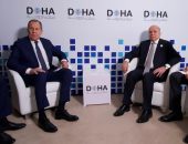 نائب رئيس مجلس الوزراء ووزير الخارجية يلتقي نظيره الروسي في الدوحة لبحث تطورات الأوضاع في سوريا