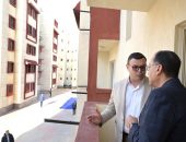 رئيس الوزراء يتفقد مشروعات للإسكان الاجتماعي بمدينة بورفؤاد ويُسلم عدداً من عقود الوحدات السكنية لمستحقيها من أبناء المحافظة