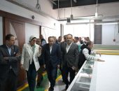 رئيس الوزراء يتفقد مصنع ” إيمرلي” لطباعة الأقمشة وقطع الليزر