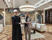 عميد كلية أصول الدين والدعوة بالزقازيق يلتقي مفتي الجمهورية بدار الإفتاء المصرية.