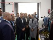 رئيس الوزراء يتفقد مصنع “براند” للملابس الجاهزة والتطريز بالمنطقة الصناعية جنوب بورسعيد