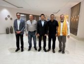 وزير الشباب والرياضة يلتقي نائب رئيس الاتحاد الإفريقي لكرة القدم
