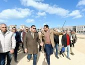 وزير الإسكان يتفقد سير العمل بمشروعات المدينة التراثية.. وعدد من مشروعات البنية الأساسية بمدينة العلمين الجديدة