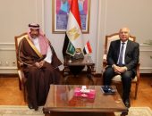 نائب رئيس مجلس الوزراء للتنمية الصناعية وزير الصناعة والنقل ووزير الصناعة والثروة المعدنية السعودي يبحثان سبل تعزيز أطر التعاون والتكامل الصناعي بين مصر والمملكة السعودية