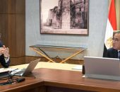 رئيس الوزراء يلتقي وزير الإسكان لمتابعة ملفات عمل الوزارة