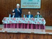 فضيلة الشيخ فواز عبادي، رئيس الإدارة المركزية لمنطقة القاهرة الأزهرية، يجتمع ، بحضور الأستاذ/ عبد الرحيم ربيع، مدير إدارة الامتحانات، والدكتور رضا محمد مدير إدارة التعليم النموذجي.
