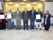 محافظ بني سويف يُكرًم عددا  من العناصر المتميزة بوحدات الرصد الميداني بمراكزالفشن واهناسيا وسمسطا