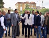 محافظ الأقصر يتابع فتح شوارع جديدة بحوض 18 واعادة تخطيط المنطقة