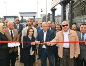 محافظ البحيرة ورئيس الشركة القابضة للمياه يفتتحان مركز خدمة العملاء برأس كاوتش بمحطة مياه كفر الدوار