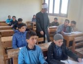 رئيس الادارة المركزية لمنطقةالقاهرة الازهرية يتابع إنطلاق إمتحانات النقل الأبتدائى والأعدادى بمعاهد العبور.
