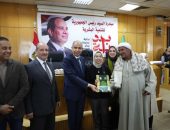 محافظ المنيا يسلم 140 عقدًا لتقنين أراضي أملاك الدولة بحضور أعضاء مجلسي النواب والشيوخ
