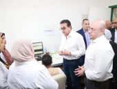 نائب رئيس مجلس الوزراء وزير الصحة يتفقد مركز طبي شرق النيل ببني سويف