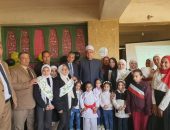 رئيس الإدارة المركزية يشهد افتتاح معرض نادي اللغة الإنجليزية بمعهد فتيات توكل النموذجي