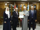 *كلية طب الأسنان بنات جامعة الأزهر بالقاهرة تطلق أول كتاب دولي متكامل عن المنتجات الطبيعية في مجالات طب الأسنان*