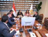 *وزيرتا التنمية المحلية والتضامن الاجتماعي تبحثان مع المحافظين آليات التنسيق مع الجمعيات الأهلية لرفع كفاءة منازل الفئات الأولي بالرعاية بقري”حياة كريمة”*