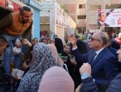 محافظ المنيا يتفقد “سوق اليوم الواحد” بمنطقة أبو هلال ضمن مبادرة “بداية”