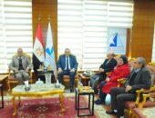 رئيس جامعة كفر الشيخ يستقبل لجنة مجلس الجامعات الأهلية