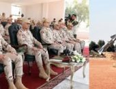 الفريق أول / عبد المجيد صقر القائد العام للقوات المسلحة وزير الدفاع والإنتاج الحربى يتفقد أحد تشكيلات قوات الدفاع الجوى ويلتقى عدداً من المقاتلين …