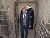 محافظ الأقصر يزور دير الأنبا متأؤوس الفاخوري بإسنا ويبحث مطالب الأهالي