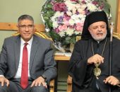 محافظ الجيزة يزور الكنيسة الكاثوليكية لتهنئة الأقباط بعيد الميلاد المجيد
