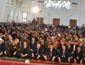 محافظ بورسعيد يهنئ المصلين بعيد بورسعيد القومي