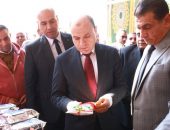 محافظ كفرالشيخ يتفقد سوق “اليوم الواحد” للسلع الغذائية والاستهلاكية بدسوق .. ضمن المبادرة الرئاسية “بداية جديدة” بتخفيضات تصل لـ35‎%‎ تلبية لاحتياجات أهالينا