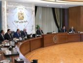 رئيس الوزراء يتابع الموقف التنفيذي لمستشفى “500500”