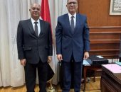 محافظ الجيزة يستقبل السكرتير العام والسكرتير المساعد الجدد في أول يوم عمل لهما