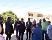 محافظ الأقصر يتابع سير أعمال عمارات إسكان الطود و يبحث مشكلة موقف العديسات قبلى