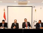 وزير الإسكان يستعرض جهود الوزارة في عدد من الملفات