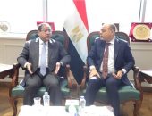 وزير العمل يلتقي رئيس الجهاز المركزي للتنظيم والإدارة..