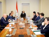 وزير الخارجية والهجرة يبحث تطوير الخدمات القنصلية