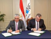 اقتصادية قناة السويس والسويس للصلب توقعان بالأحرف الأولى عقد تشغيل رصيف وساحة لتداول الصب الجاف بميناء الأدبية