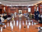 محافظ الأقصر يستعرض خدمات شركة مياه الشرب والصرف الصحي بمراكز المحافظة