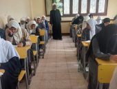 إنطلاق إمتحانات النقل الثانوى بمعاهد القاهرة الأزهرية ورئيس الإدارة المركزية يتفقد اللجان.