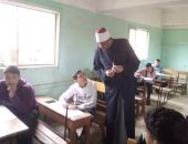 رئيس المنطقة يتابع سير امتحانات النقل الثانوي في أولى أيامها من داخل لجان سيدي سالم