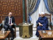شيخ الأزهر يستقبل وزير العمل لبحث سبل التعاون المشترك 