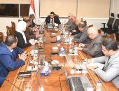 وزير الإسكان يجتمع بمسئولى أحد المكاتب الاستشارية لاستعراض مقترح لتشغيل وصيانة منظومة مياه الشرب والصرف الصحي