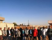محافظ أسوان يكلف نائبه بلقاء ممثلى أهالى حى اللوتس ” الإسكان المتميز ” وإصطحابهم لخزان المحمودية لمشاهدة جهود الربط المباشر من الخزان للحى لضخ مياه الشرب وإنتظامها