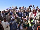 محافظ الأقصر يشهد انطلاق بطولة سباق الهجن بإسنا..ويوجه بتطوير مضمار حاجر المساوية