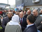 محافظ كفرالشيخ يستمع لطلبات أهالي فوه خلال تفقده لسوق “اليوم الواحد” .. مؤكدًا «خدمة المواطنين هدفنا الأسمىٰ وغايتنا الأولى»