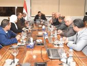 وزير الإسكان يلتقي نواب البرلمان عن محافظة أسوان ليحث شكاوى المواطنين بشأن ضعف وصول المياه لعدد من المناطق بالمحافظة