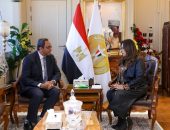 وزيرة التنمية المحلية تتابع تنفيذ مشروعات الخطة الاستثمارية بمحافظة قنا